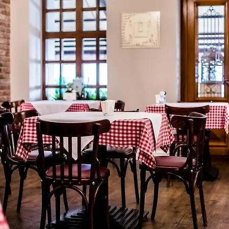 מלון Leopolis Hotel