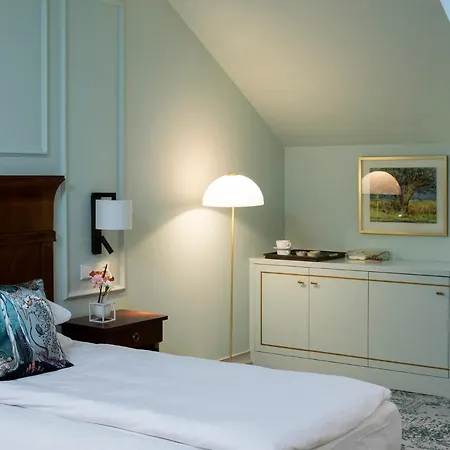 מלון Leopolis Hotel