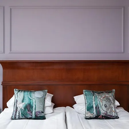 Leopolis Hotel מלון