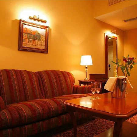 Hotel Leopolis Hotel Lwów
