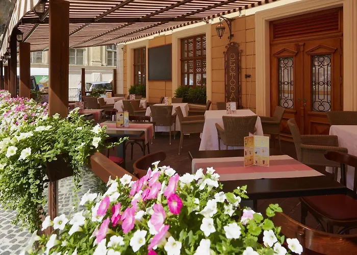 Отель Леополис Отель