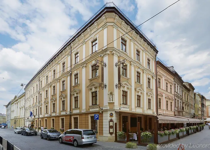 Леополис Отель 5*